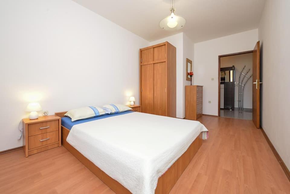 Sreca Apartment Near Beach With Bbq Bibinje Exteriér fotografie